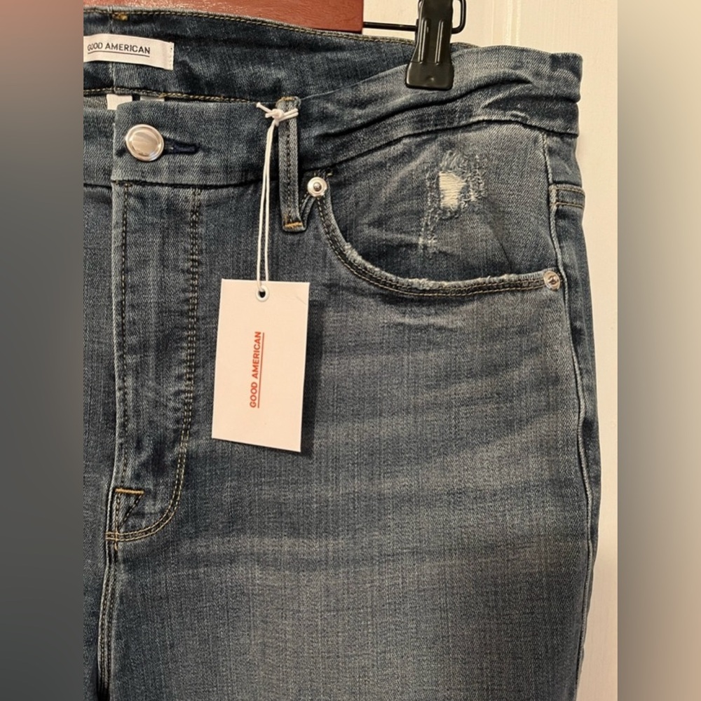 Good American Medium-Wash Jeans - Picture 4 of 12